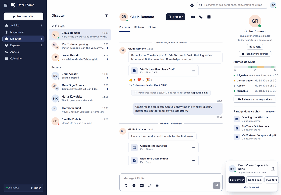 Dazr Teams avec un chat ouvert : des messages, des fichiers depuis Dazr Files, un coup à la porte accepté, et la journée de l’autre personne à droite